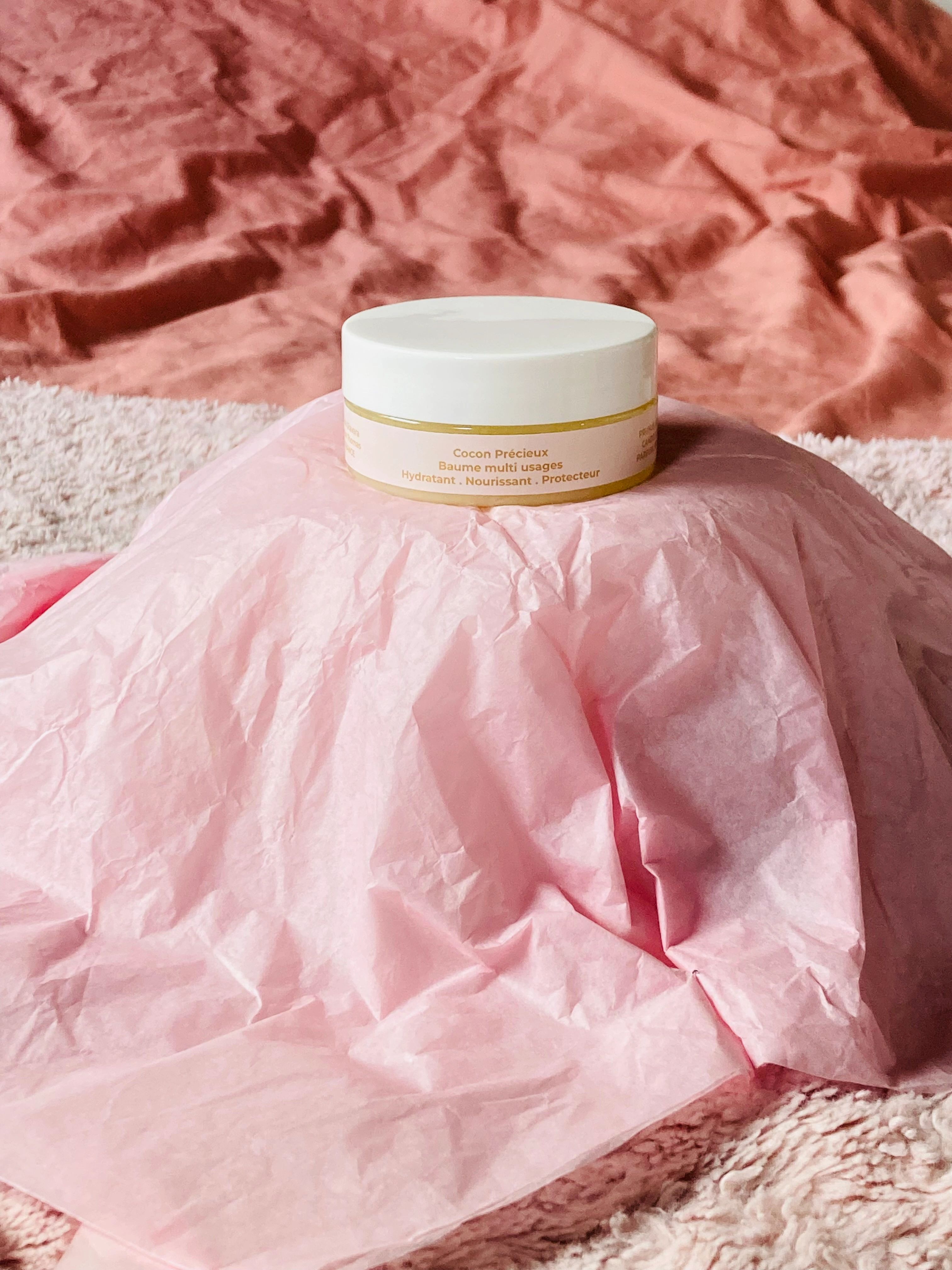 Le baume précieux dans son environnement